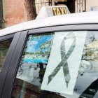 Taxi de Alcalá de Henares en el minuto de silencio convocado frente al Ayuntamiento