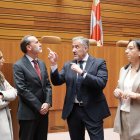 El presidente de las Cortes, Carlos Pollán, recibe en su despacho a los presidentes de los parlamentos autonómicos que asisten el sábado a la jornada conmemorativa con motivo del 555 aniversario del matrimonio de los Reyes Católicos: de Aragón, Marta Fernández, Baleares, Gabriel Lesenne, y de Comunidad Valenciana, Llanos Massó.