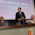 El consejero de Economía y Hacienda y portavoz, Carlos Fernández Carriedo; y el de Movilidad y Transformación Digital, José Luis Sanz Merino, participan en la reunión de seguimiento del protocolo para el impulso de la plataforma Palencia 2030: especialización inteligente en el sector agroalimentario