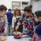 Un centenar de voluntarios colaboran en programas de ocio con la Fundación Aviva para defender la inclusión y los derechos de las personas con discapacidad.