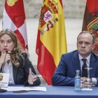 La alcaldesa de Burgos, Cristina Ayala, acompañada por el vicealcalde, Fernando Martínez-Acitores en una imagen de archivo