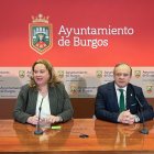 La alcaldesa de Burgos Cristina Ayala, acompañada por el vicealcalde, Fernando Martínez-Acitores.