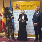 La ministra de Igualdad, Ana Redondo, junto a Nicanor Sen y la fiscal delegada de Violencia sobre la mujer en Burgos y Coordinadora en Castilla y León, María Boado, una de los premios Meninas