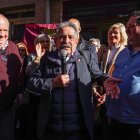 El expresidente de Cantabria Miguel Ángel Revilla inaugura junto al alcalde de León, José Antonio Diez, el poblado navideño del café Azaila 1930