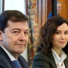 Alfonso Fernández Mañueco e Isabel Díaz Ayuso durante la Conferencia de Presidentes en Santander.
