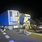 Estado en el que quedaron el coche y el camión tras el accidente en el que falleció una mujer en Soria.