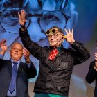 El consejero de Cultura, Turismo y Deporte, Gonzalo Santonja, entrega la Medalla del Premio Castilla y León de las Letras 2023 a Fernando Arrabal.