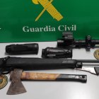 Material encontrado por la Guardia Civil en el vehículo de los furtivos.