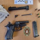 Arma intervenida en León.