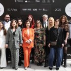 La directora general de Comercio y Consumo de la Junta, María Pettit, el presidente de la CEOE Castilla y León, Santiago Aparicio, junto con los Once diseñadores de Castilla y León abren la X edición de la pasarela de Atelier Couture, en el marco de la Semana de la Moda de Madrid.
