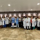 Profesionales sanitarios y pacientes en el Hospital de Salamanca.