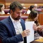 Luis Tudanca y Patricia Gómez, durante el último pleno de las Cortes.