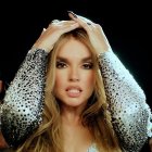 Melody en el videoclip de 'ESA DIVA'