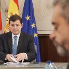 Alfonso Fernández Mañueco y David Hierro durante la reunión sobre los aranceles del pasado 15 de abril.