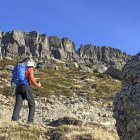 Un montañero en plena ascensión al Peña Labra
