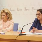La gerente regional de Salud, Violeta Martínez Pindado, y la directora general de Personal y Desarrollo Profesional, Sonsoles García Rodríguez, presentan el Programa de Fidelización de Residentes 2025