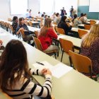 Imagen de archivo de unos estudiantes realizando la EBAU