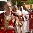 Acto del Natalicio en León con entrega del águila legionaria y ritual sacrificatorio, tras el desfile legionario