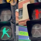 Semáforo heavy en la Avenida de las Tres Cruces esquina calle de la Amargura