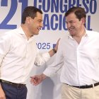 El presidente del Partido Popular de Castilla y León, Alfonso Fernández Mañueco y el del PP andaluz, Juan Manuel Moreno