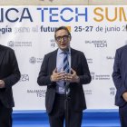 El rector de la Usal Juan Manual Corchado, el alcalde de la capital charra, Carlos García Carbayo; el viceconsejero de Economía y Competitividad de la Junta de Castilla y León, Carlos Martín Tobalina; y el CEO de Copernion, Juan Manuel Barrionuevo atienden a los medios antes de la inauguración de Salamanca Tech Summit.