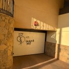 Pintadas en la casa de una concejala de un pueblo de Ávila