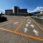 Aparcamiento para mujeres en la explanada de los Pendones Leoneses