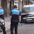 Incendio de un vehículo estacionado en la avenida de San Mamés de León