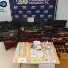 Armas y drogas incautadas por la Policía Nacional en Ávila.