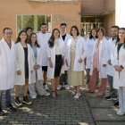 Sandra y Ángela junto con sus equipos de investigación.