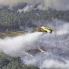 Incendio en la frontera de Galicia y Castilla y León en la localidad zamorana de Castromil