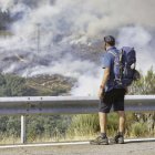 Incendio en la frontera de Galicia y Castilla y León en la localidad zamorana de Castromil