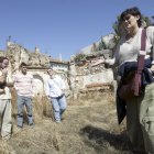 Helena Inglada y parte de su equipo durante los trabajos en el convento de San Francisco de Soria en el año 2008