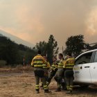 Medios aéreos y terrestres trabajan contra las llamas cerca de Boca de Huérgano (León)