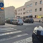 Momentos de tensión en las inmediaciones del centro de salud de Ávila tras el tiroteo.