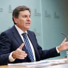 El consejero de Economía y Hacienda y portavoz, Carlos Fernández Carriedo, comparece en rueda de prensa posterior al Consejo de Gobierno.