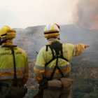Bomberos forestales en un incendio en Castilla y León