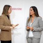 La vicesecretaria general del PSOE de Castilla y León, Nuria Rubio, y la presidenta del Consejo de la Juventud de Castilla y León, Sandra Ámez.