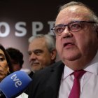 El consejero de Sanidad, Alejandro Vázquez, visita el bloque de consultas externas del Hospital Universitario de Salamanca.