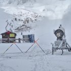 Estación de esquí de San Isidro, en León

La Estación Invernal y de Montaña de San Isidro, gestionada por la Diputación de León, prevé reabrir al público este martes, 23 de diciembre, con al menos 8,6 kilómetros esquiables, siempre y cuando las condiciones meteorológicas lo permitan.

POLITICA 
DIPUTACIÓN DE LEÓN