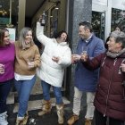 La administración J. De Lama número 2 de Villablino (León), reparte cincuenta series del Gordo de Navidad.