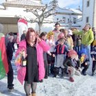 Miembros de la Comisión de Festejos de Villamanín celebran el premio del Gordo de Navidad