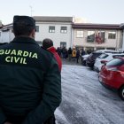 Reunión entre la Comisión de Fiestas de Villamanín y los vecinos premiados con el gordo de la Lotería de Navidad