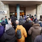 Reunión entre la Comisión de Fiestas de Villamanín y los vecinos premiados con el gordo de la Lotería de Navidad