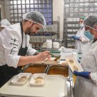 El chef Ricardo Temiño prepara un menú especial para los pacientes del HUBU con un roscón de Reyes de Marea Bread