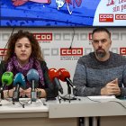 Los secretarios generales de Comisiones Obreras León y Asturias, Elena Blasco y José Manuel Zapico, presentan la campaña contra los peajes en la autopista del Huerna