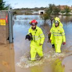 Las intensas lluvias caídas en las últimas horas han provocado el corte de varias carreteras en Ciudad Rodrigo (Salamanca), debido al desbordamiento de agua en la calzada.