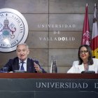 El rector Antonio Largo junto a la vicerrectora de Estudiantes y empleabilidad Cristina de la Rosa