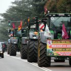 Los tractores parten de León para participar en la manifestación del miércoles en Madrid.