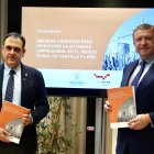 El presidente de Empresa Familiar de Castilla y León (EFCL), Isidoro Alanís, y el presidente de la Asociación de la Industria Alimentaria de Castilla y León (Vitartis), Santiago Miguel, presentan el documento ‘Medidas urgentes para incentivar la actividad empresarial en el mundo rural de Castilla y León’